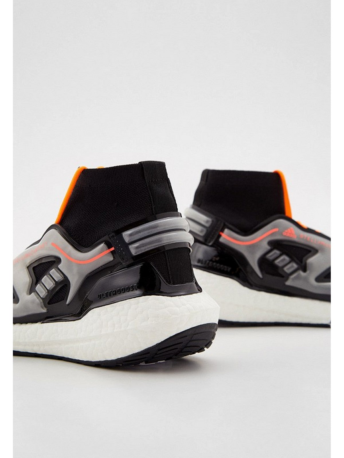 Sneakers donna adidas by Stella McCartney Ultraboost 22 nere/arancio – cod. GW0206